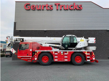 Visurgājējs celtnis TEREX