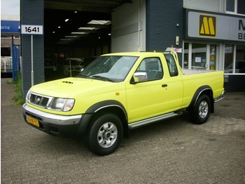 Vieglā automašīna Nissan King Cab Pick-up 2.5 DTI Extra Cab 4X4 / Klima: foto 1