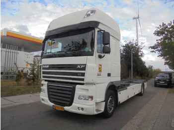Konteineru vedējs/ Kravas automašīna ar noņemamā virsbūve DAF XF 105 410