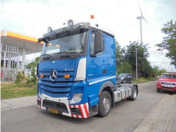 Vilcējs MERCEDES-BENZ Actros 1842