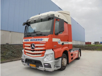 Vilcējs MERCEDES-BENZ Actros 1942