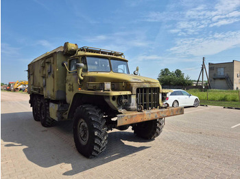 Kravas automašīna ar slēgto virsbūvi Ural Ural 375 box truck: foto 3