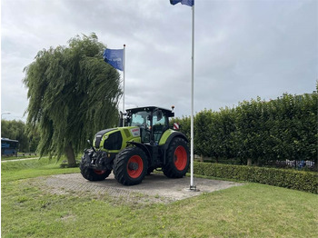 Traktors CLAAS Axion 830