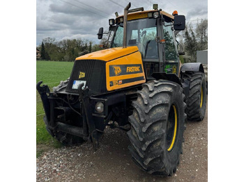 Traktors JCB