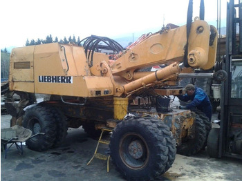 Riteņu ekskavators LIEBHERR A 912