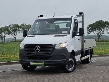 Automašīna ar kravas platformu MERCEDES-BENZ Sprinter 516