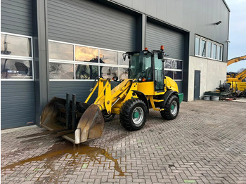 Riteņu iekrāvējs CASE