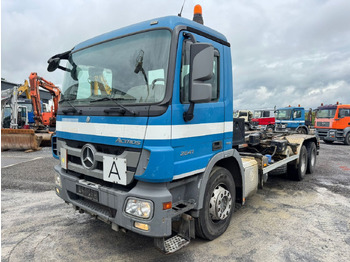 Konteineru vedējs/ Kravas automašīna ar noņemamā virsbūve MERCEDES-BENZ Actros 2641
