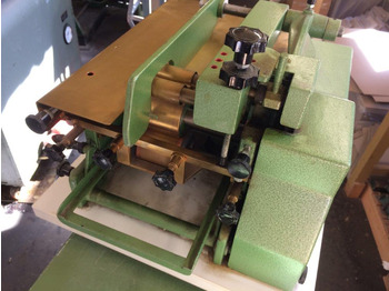 Iesiešanas mašīna