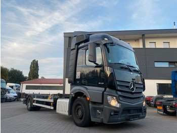 Konteineru vedējs/ Kravas automašīna ar noņemamā virsbūve MERCEDES-BENZ Actros 1842