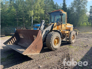 Riteņu iekrāvējs VOLVO L90C