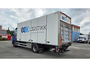 Kravas automašīna ar slēgto virsbūvi Volvo FM330 4X2: foto 4