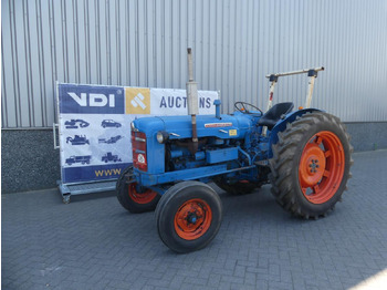 Traktors FORDSON
