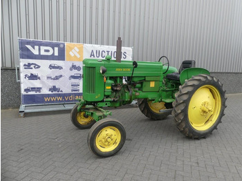 Traktors JOHN DEERE