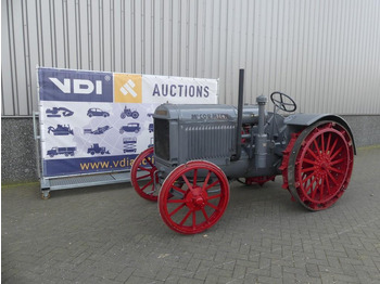 Traktors McCORMICK