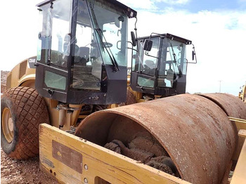 Vibrobliete CATERPILLAR CS64B