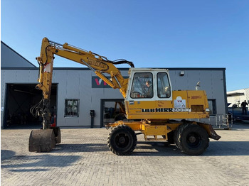 Riteņu ekskavators LIEBHERR A 900
