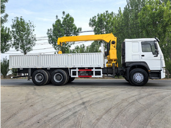 Kravas auto ar manipulatoru SINOTRUK HOWO