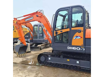 Kāpurķēžu ekskavators DOOSAN DH60