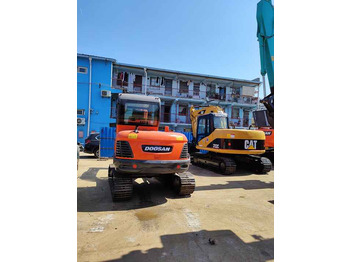 Kāpurķēžu ekskavators Awesome Performance Korea Imported Small Scale Used Doosan Dh60 Excavator in Shanghai: foto 2