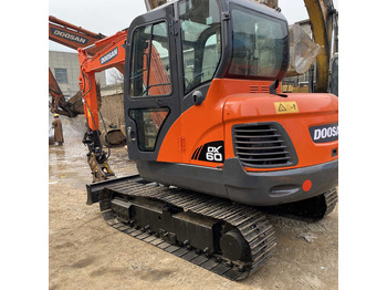 Kāpurķēžu ekskavators DOOSAN DX60