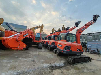 Kāpurķēžu ekskavators Awesome Performance Korea Imported Small Scale Used Doosan Dx60 Excavator in Shanghai good price: foto 3