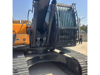 Ekskavators HYUNDAI