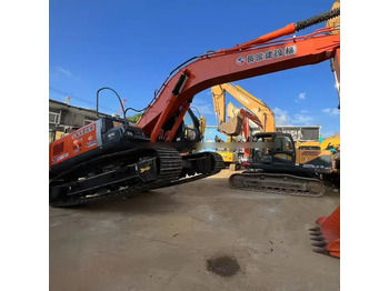 Kāpurķēžu ekskavators HITACHI ZX200