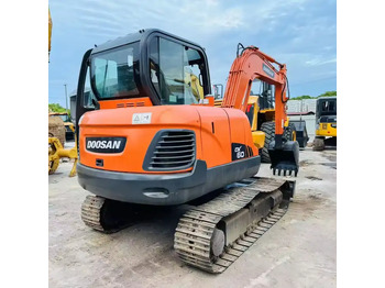 Kāpurķēžu ekskavators DOOSAN DX60