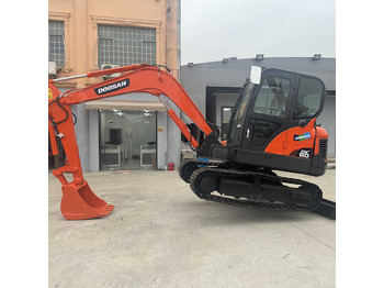 Kāpurķēžu ekskavators DOOSAN DX60