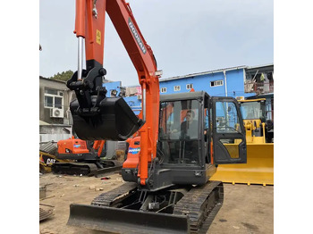 Kāpurķēžu ekskavators DOOSAN DX60