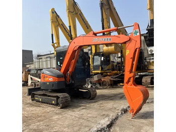 Kāpurķēžu ekskavators HITACHI ZX55