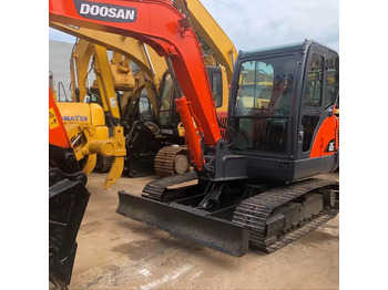 Kāpurķēžu ekskavators DOOSAN DH55