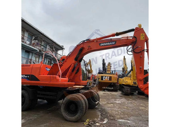Kāpurķēžu ekskavators DOOSAN DH150