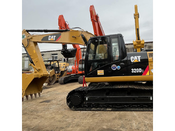 Ekskavators CATERPILLAR 320D