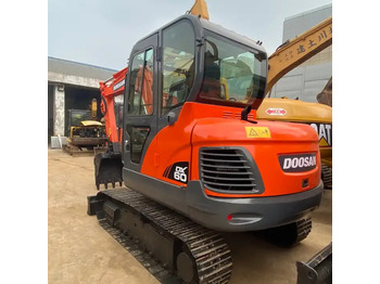 Kāpurķēžu ekskavators DOOSAN DX55