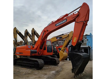Kāpurķēžu ekskavators DOOSAN DX225