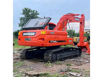 Kāpurķēžu ekskavators DOOSAN DX225