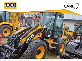 Riteņu iekrāvējs JCB 409