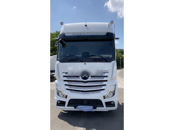 Vilcējs MERCEDES-BENZ Actros 1848