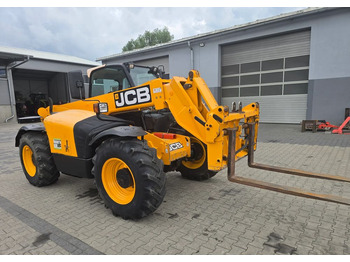 Teleskopiskais iekrāvējs JCB