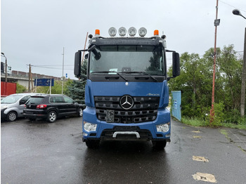 Vilcējs MERCEDES-BENZ Arocs 1843