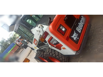 Kompaktiekrāvējs BOBCAT S450