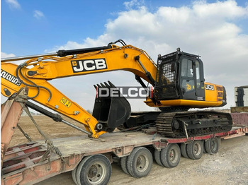 Kāpurķēžu ekskavators JCB