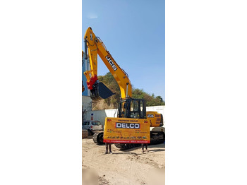 Jaunā Kāpurķēžu ekskavators JCB JS210 LC: foto 3