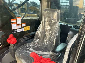 Kāpurķēžu ekskavators CAT 320D: foto 4