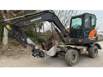 Riteņu ekskavators DOOSAN DX60