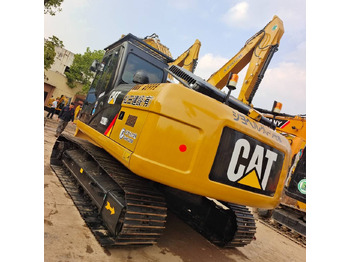 Kāpurķēžu ekskavators CATERPILLAR 320D2