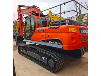 Kāpurķēžu ekskavators DOOSAN DX300