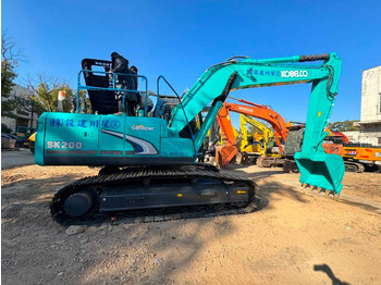 Kāpurķēžu ekskavators KOBELCO